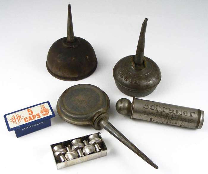 Vintage oil cans, Schrader balloon tyre gauge and German valve caps!