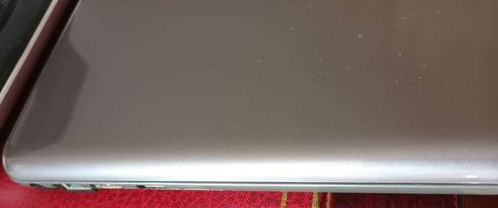 Dell Latitude 13 3380 touchscreen i5  7th gen ,8Gb ram,  256Gb SSD drive , (cosmetic issue)