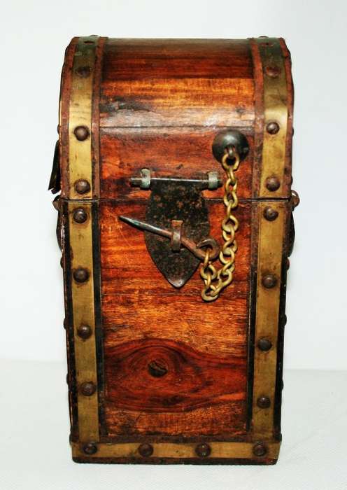 *WOODEN CONTAINER* WOW ! ANTIQUE DARK WOOD CONTAINER ( CAST IRON HANDLES AND LOCK PIN )