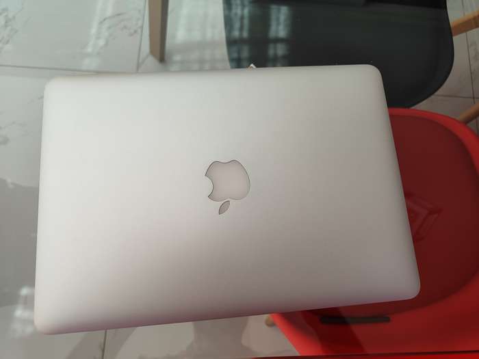 Macbook Pro Retina 13 inch Prestine Condition - Core i5 - 8GB Ram - 256GB SSD