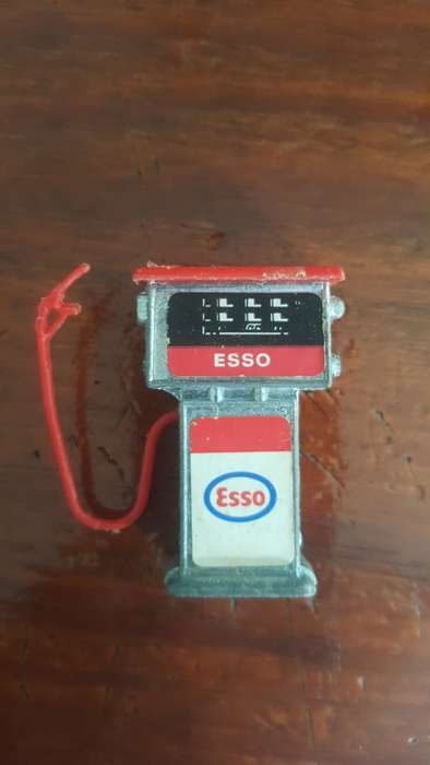 VINTAGE STEEL ESSO PETROL/DIESEL PUMP TOY
