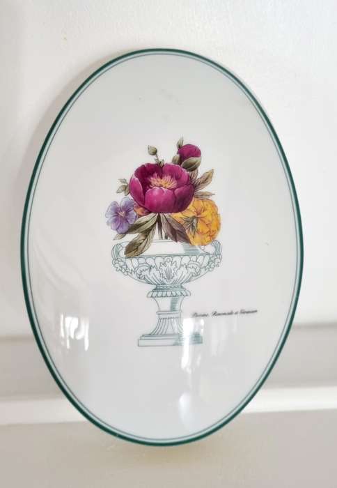 France Limoges Henrietta Collection Handpainted Porcelain Trinket Jewelry Box