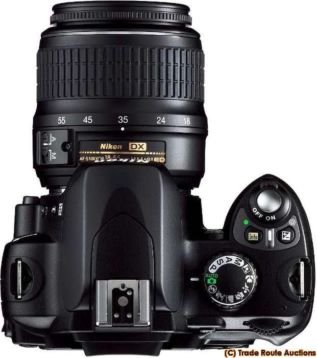 NIKON D40 Professional Digital SLR camera body + NIKKOR 18-55MM LENS KIT