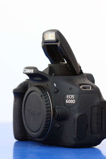 Canon EOS 600D Digital SLR CAMERA BODY ONLY - PROFESSIONAL [18 Megapixels]
