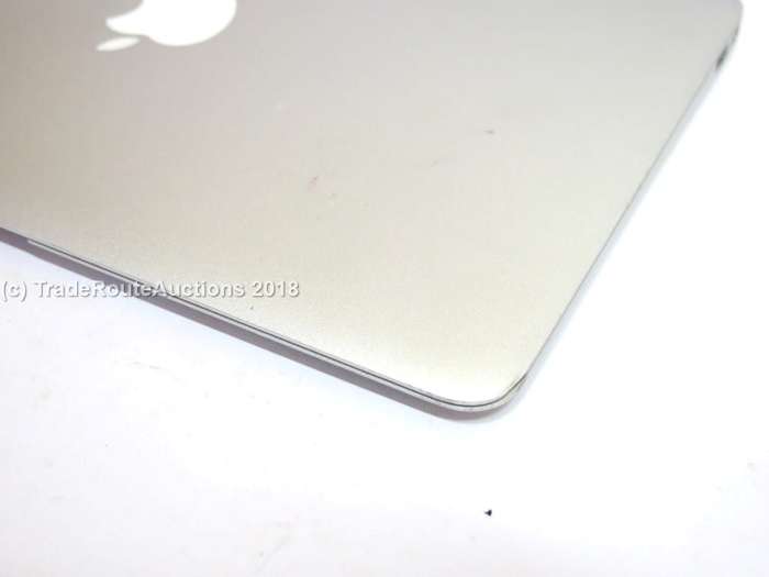 MacBook Air 11.6-inch | Core i5 1.6GHz | 2GB DDR3 RAM | 64GB SSD FLASH - Macbook Air