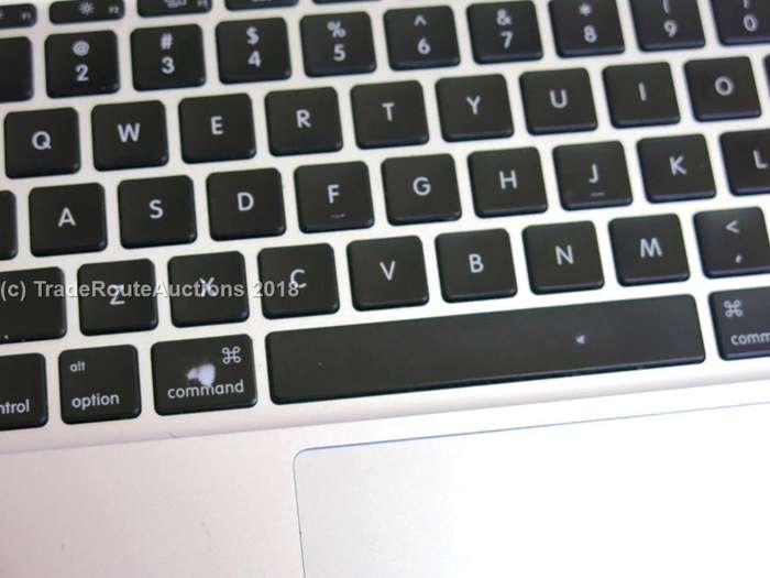 MacBook Air 11.6-inch | Core i5 1.6GHz | 2GB DDR3 RAM | 64GB SSD FLASH - Macbook Air