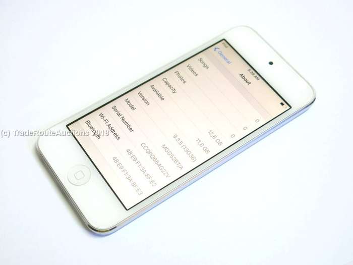 Apple iPod Touch | WHITE/SILVER | 16GB | 5th Generation | A1421 | MGG52BT/A | RETINA DISPLAY