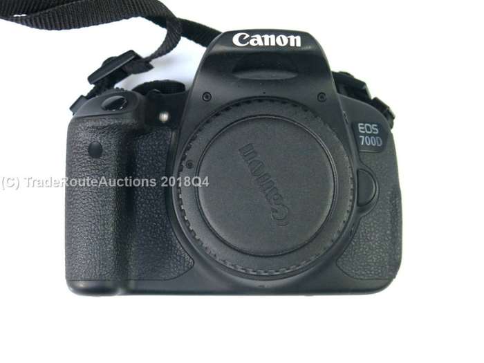 BOXED - Canon EOS 700D DIGITAL SLR CAMERA KIT WITH 18-55MM iii LENS | 18.0 MP FULL HD