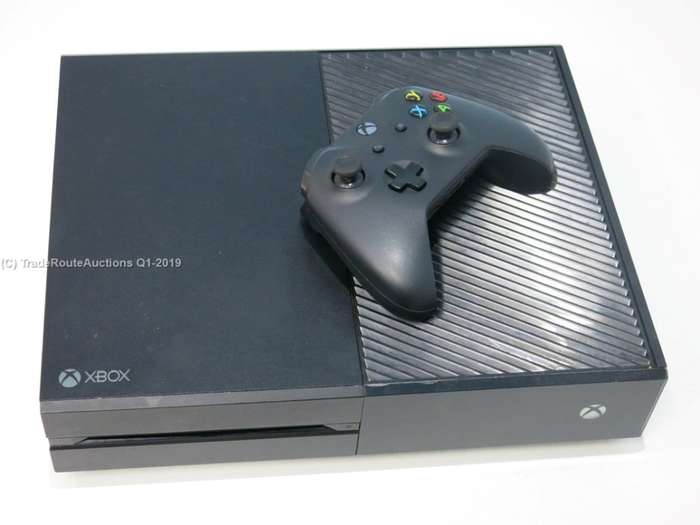 Microsoft Xbox One 500GB Model 1540 Gaming Console + 1 Controller