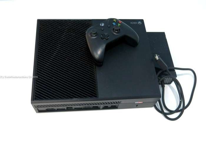 Microsoft Xbox One 500GB Model 1540 Gaming Console + 1 Controller