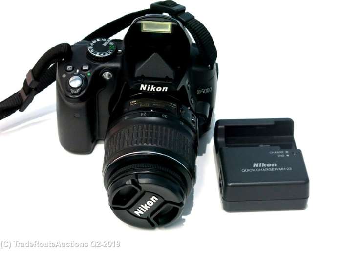 NIKON D5000 DSLR CAMERA BODY with Nikon 18-55mm  LENS KIT