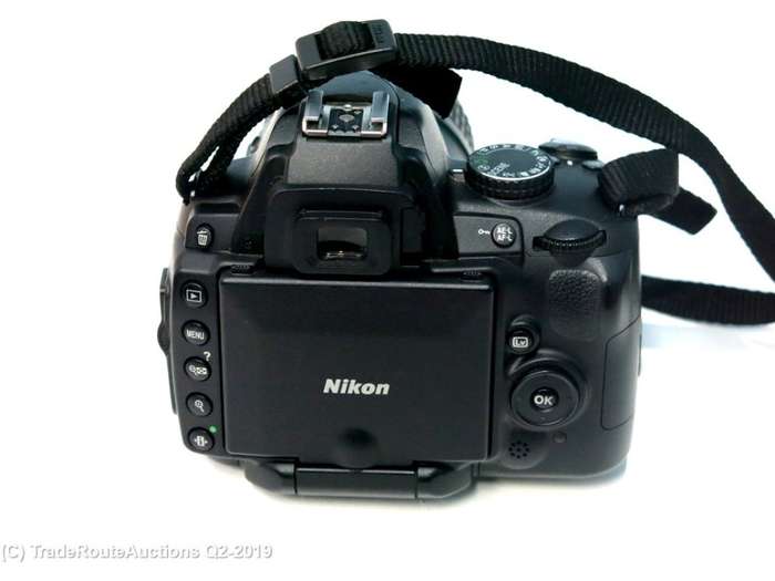 NIKON D5000 DSLR CAMERA BODY with Nikon 18-55mm  LENS KIT