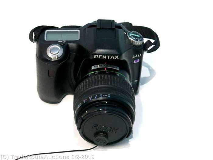 Pentax *ist D L2 DSLR Camera with 18-55 Lens Kit