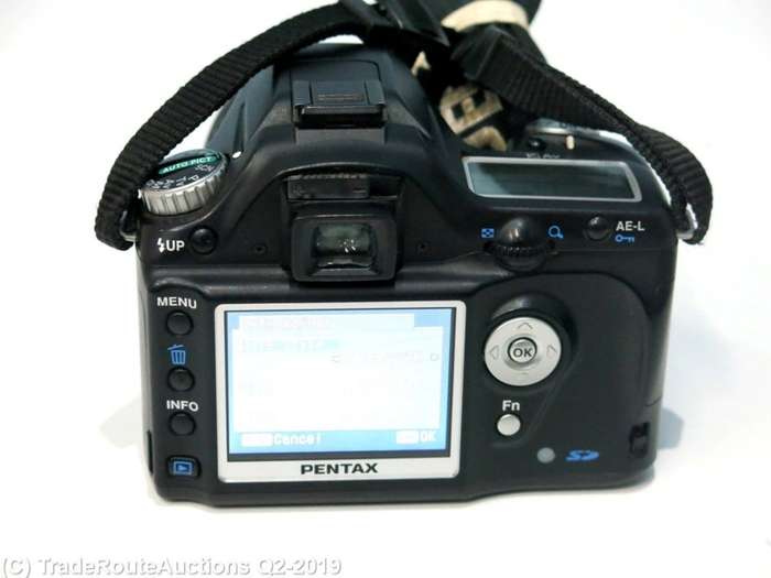 Pentax *ist D L2 DSLR Camera with 18-55 Lens Kit
