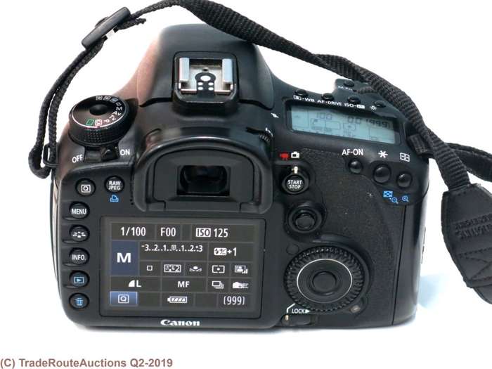 Canon EOS 7D 18MP PROFESSIONAL Digital SLR Camera (BODY) - 18 Megapixels