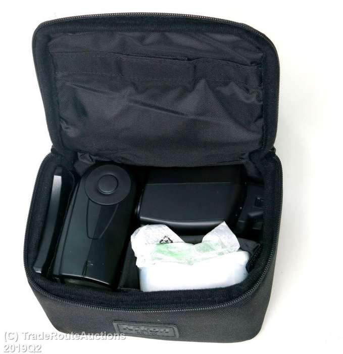 Nikon SB-700 Speedlight Flash - Flash light for Nikon DSLR Cameras