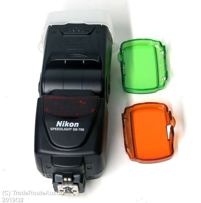 Nikon SB-700 Speedlight Flash - Flash light for Nikon DSLR Cameras