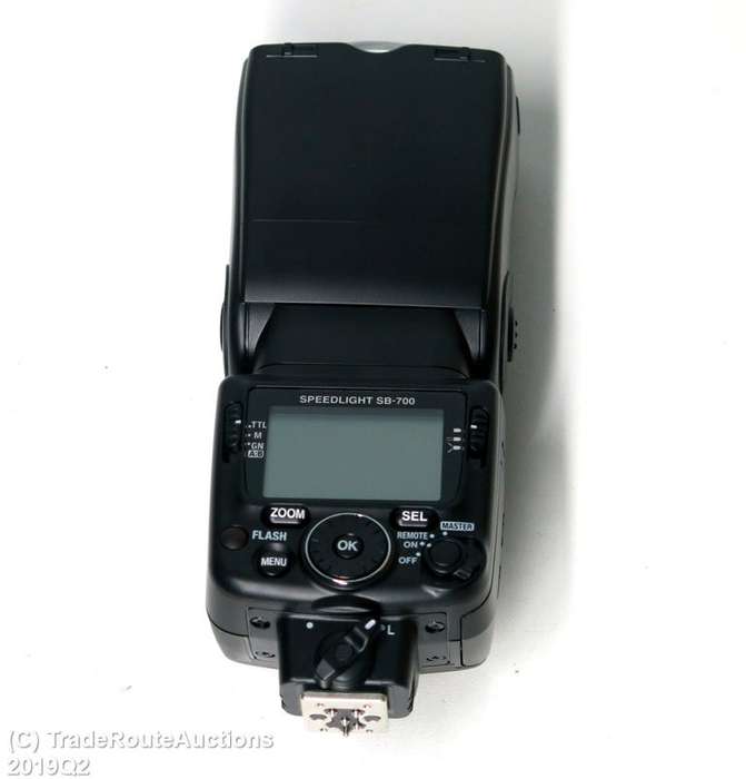 Nikon SB-700 Speedlight Flash - Flash light for Nikon DSLR Cameras