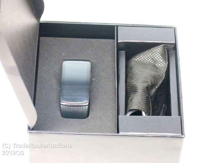 BOXED / BLACK / LARGE - Samsung Gear Fit2 Pro Fitness Tracker Large SM-R365 GPS Sports Band