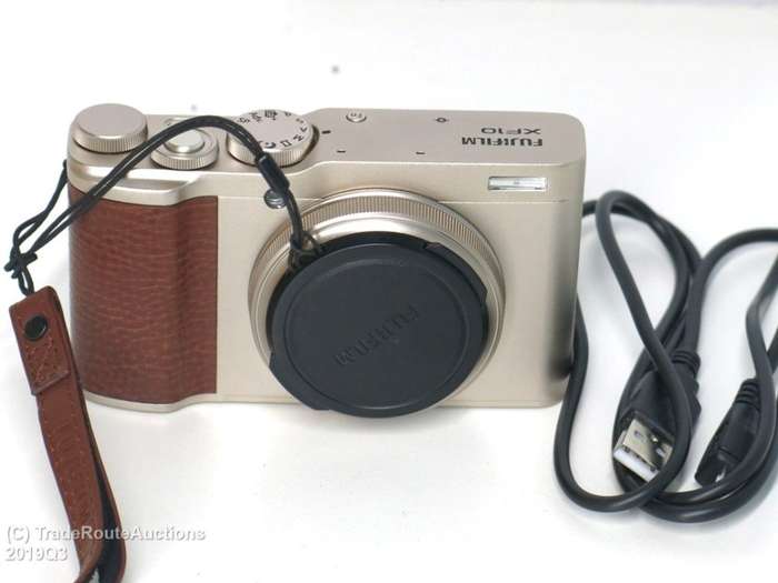 Fuji Fujifilm XF10 24.2MP APS-C sensor, 4K Video,18.5mm f/2 lens