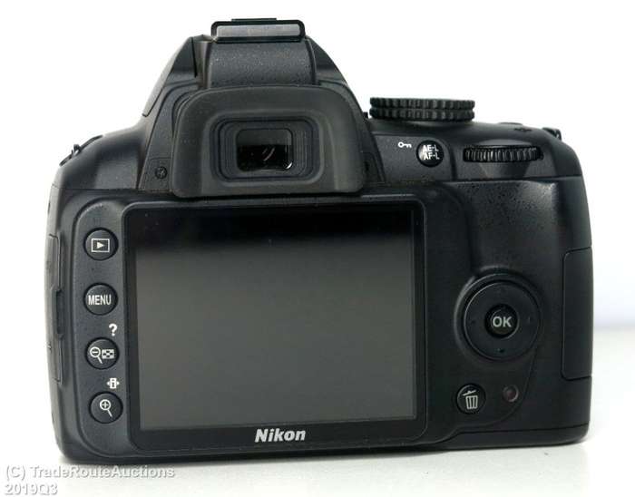 NIKON D3000 DSLR CAMERA CAMERA KIT WITH NIKKOR 18-55 LENS