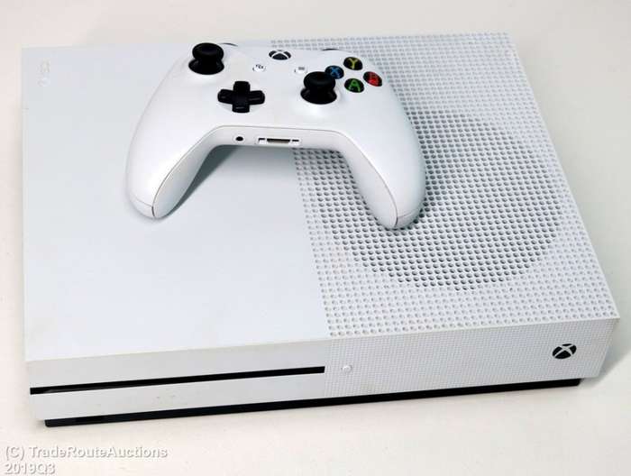 Microsoft Xbox One S 1TB Console (WHITE) Model 1681 + 1 Controller