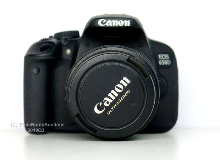 CANON 650D Digital SLR CAMERA with Canon 18-55mm Lens (18 Megapixels) DSLR Camera Kit