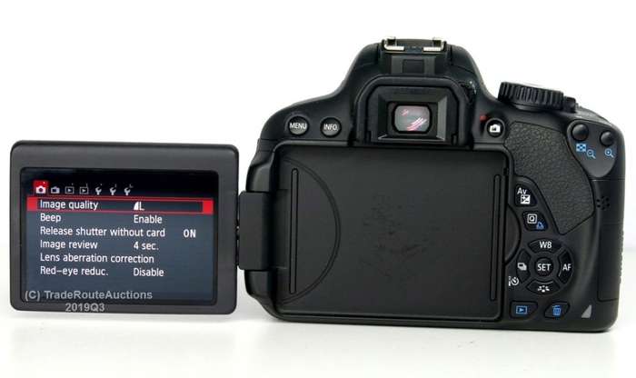 CANON 650D Digital SLR CAMERA with Canon 18-55mm Lens (18 Megapixels) DSLR Camera Kit