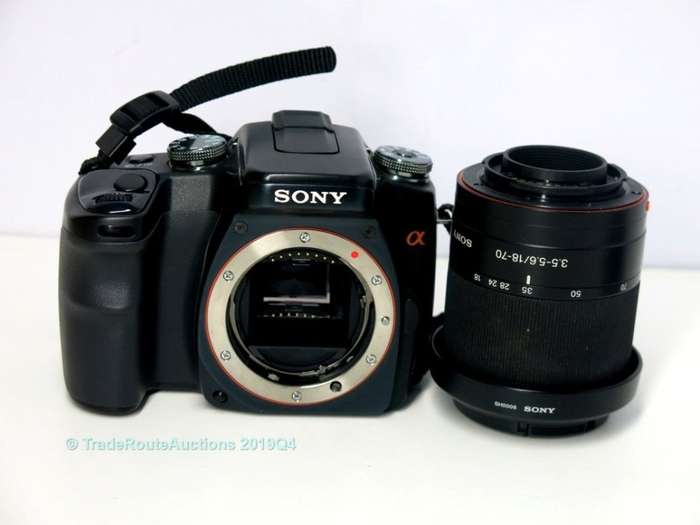 SONY ALPHA A100 DSLR PROFESSIONAL DIGITAL CAMERA + 18-70mm SONY LENS KIT