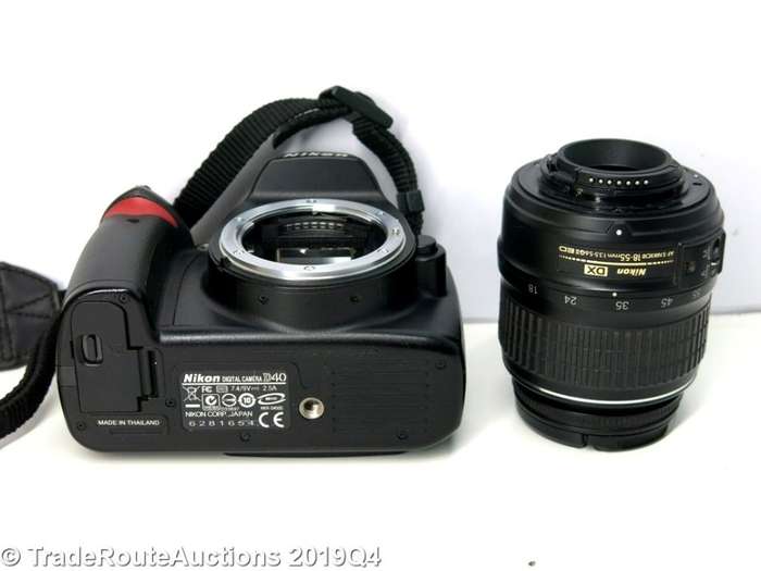 NIKON D40 Professional Digital SLR camera body + NIKKOR 18-55MM LENS KIT