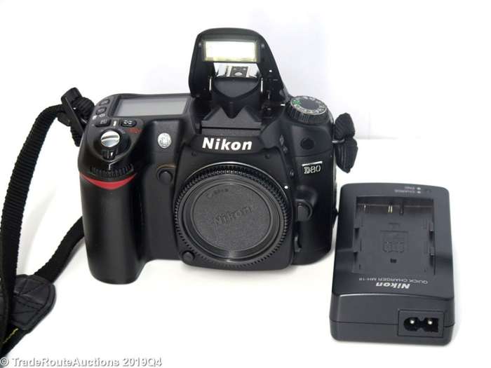 NIKON D80 Digital SLR CAMERA 10.2MP BODY ONLY - PLEASE READ