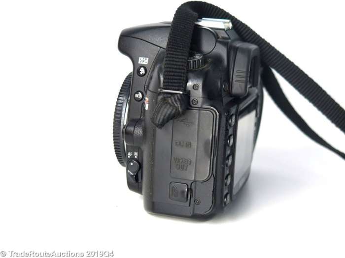 NIKON D80 Digital SLR CAMERA 10.2MP BODY ONLY - PLEASE READ