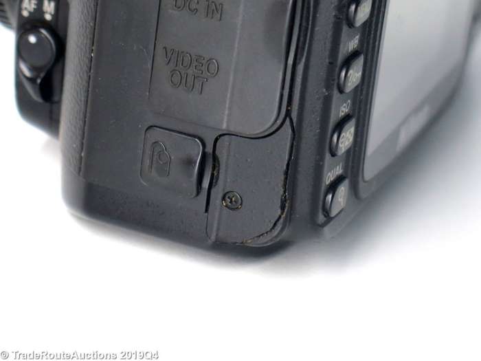 NIKON D80 Digital SLR CAMERA 10.2MP BODY ONLY - PLEASE READ