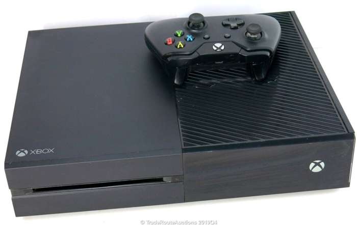 Microsoft Xbox One 500GB Model 1540 Gaming  Console + 1 Controller  + FIFA15 XBOX ONE GAME