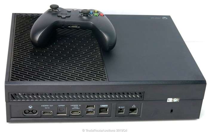 Microsoft Xbox One 500GB Model 1540 Gaming  Console + 1 Controller  + FIFA15 XBOX ONE GAME