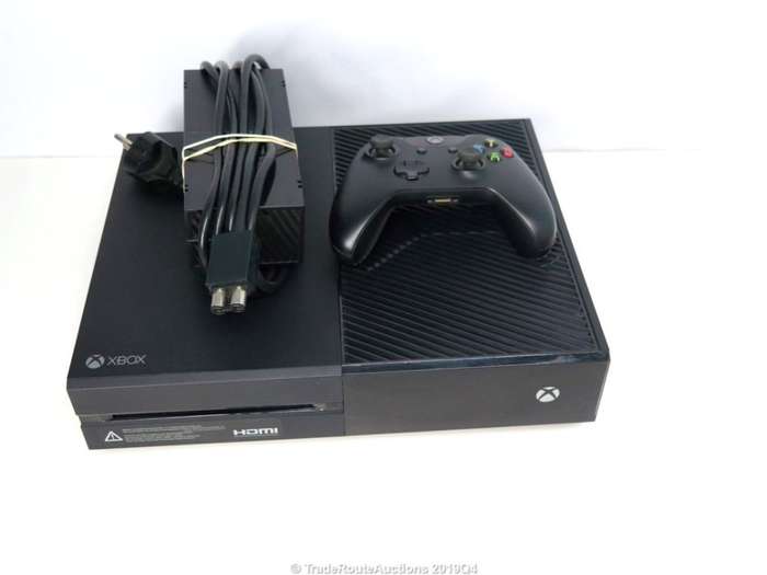 Microsoft Xbox One 1TB Model 1540 Gaming Console + 1 Controller