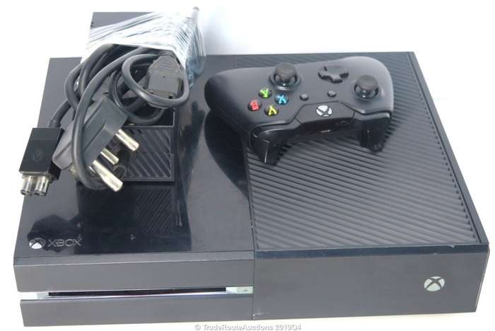 Microsoft Xbox One 500GB Model 1540 Gaming Console + 1 Controller
