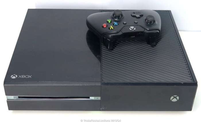 Microsoft Xbox One 500GB Model 1540 Gaming Console + 1 Controller
