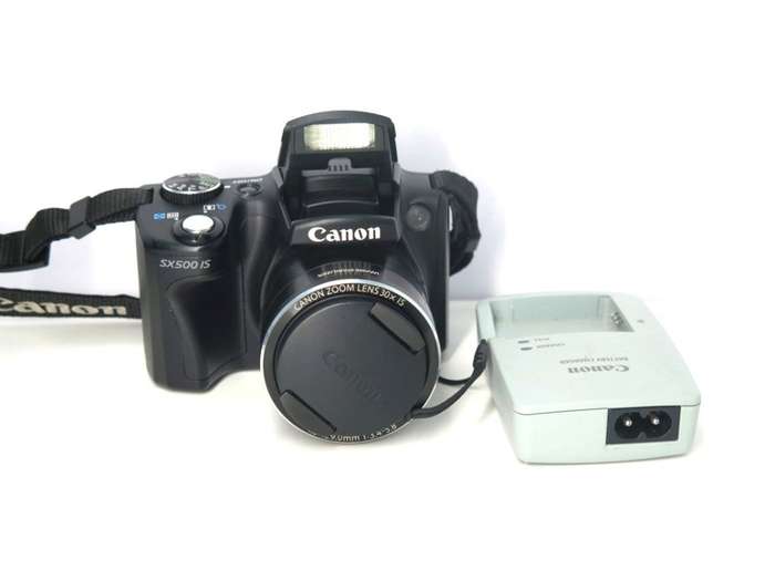 Canon PowerShot SX500 IS 16.0 MP with 30x Wide-Angle Optical IS Zoom and 3.0-Inch LCD