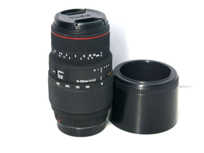 SIGMA DG 70-300mm Telephoto Zoom Lens for SONY / MINOLTA DSLR CAMERAS