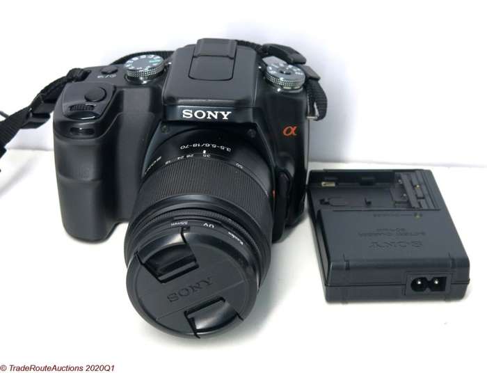 SONY ALPHA A100 DSLR PROFESSIONAL DIGITAL CAMERA + 18-70mm SONY LENS KIT