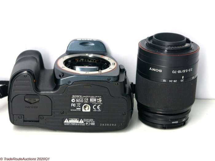 SONY ALPHA A100 DSLR PROFESSIONAL DIGITAL CAMERA + 18-70mm SONY LENS KIT