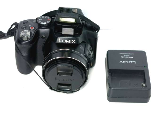 Leica Lens - Panasonic Lumix DMC-FZ200 12.1 MP Digital Camera 24x Optical Zoom