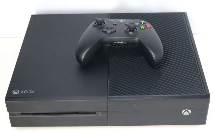 Microsoft Xbox One 1TB Model 1540 Gaming Console + 1 Controller