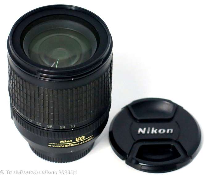 Nikon 18-135mm f/3.5-5.6G ED-IF AF-S DX Zoom-Nikkor Lens for Nikon Digital SLR Cameras
