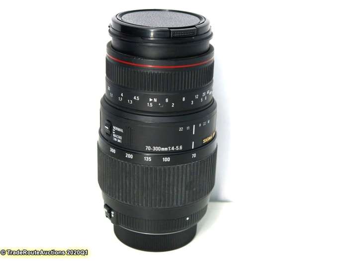 SIGMA APO DG 70-300mm Telephoto Zoom Lens for NIKON DIGITAL SLR CAMERAS