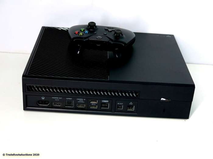 Microsoft Xbox One 1TB Model 1540 Gaming Console + 1 Controller