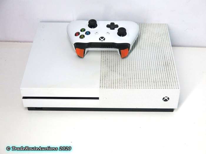 Microsoft Xbox One S 500GB Console (WHITE) Model 1681 + 1 Controller (WHITE)