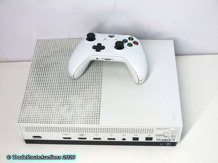 Microsoft Xbox One S 500GB Console (WHITE) Model 1681 + 1 Controller (WHITE)