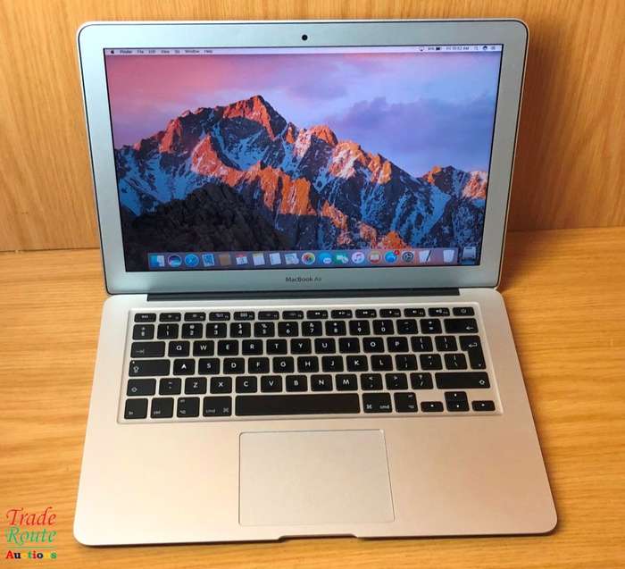 Apple MacBook Air 13.3-inch | Core i5 1.4GHz | 4GB RAM | 256GB SSD FLASH  **  EARLY 2014 ***